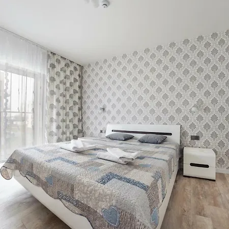 Piec Morz, Sun & Snow Сянозеты