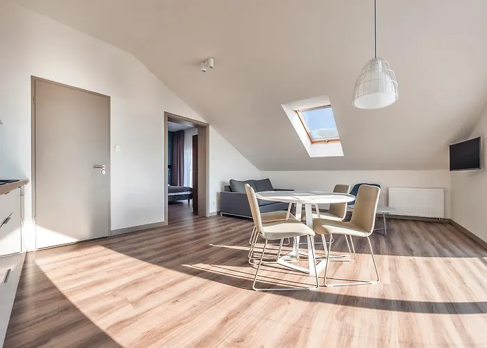 Piec Morz, Sun & Snow סיאנוז'טי